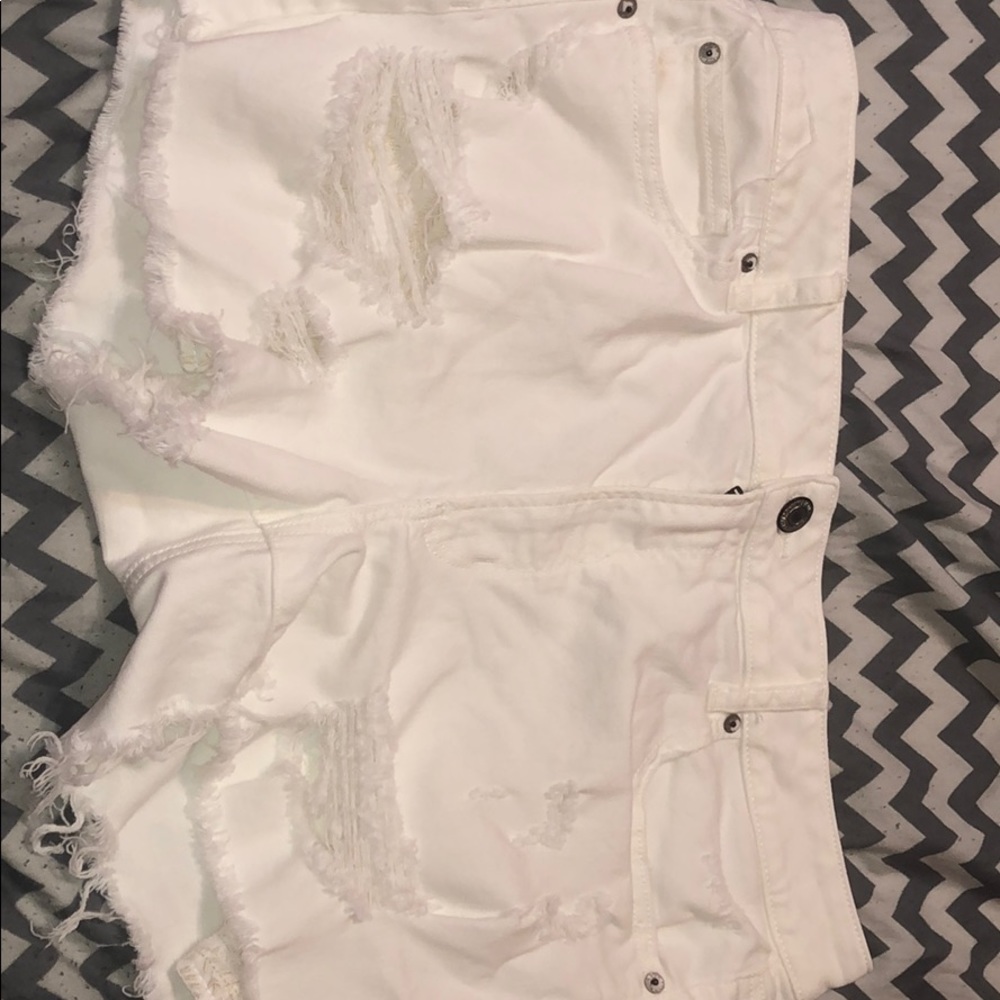 White American Eagle shorts